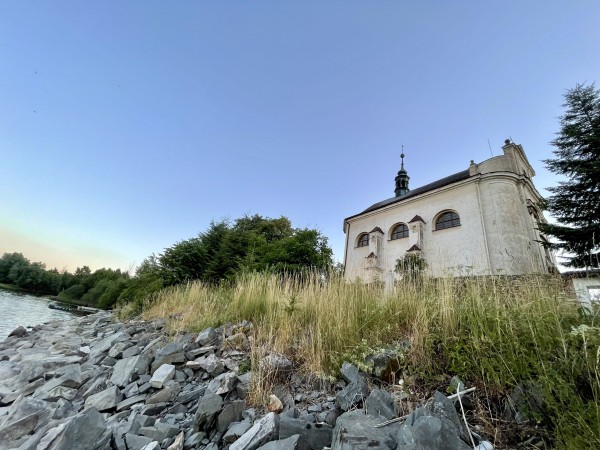 Kostel svatého Jana Nepomuckého u Slezské Harty - Karlovec